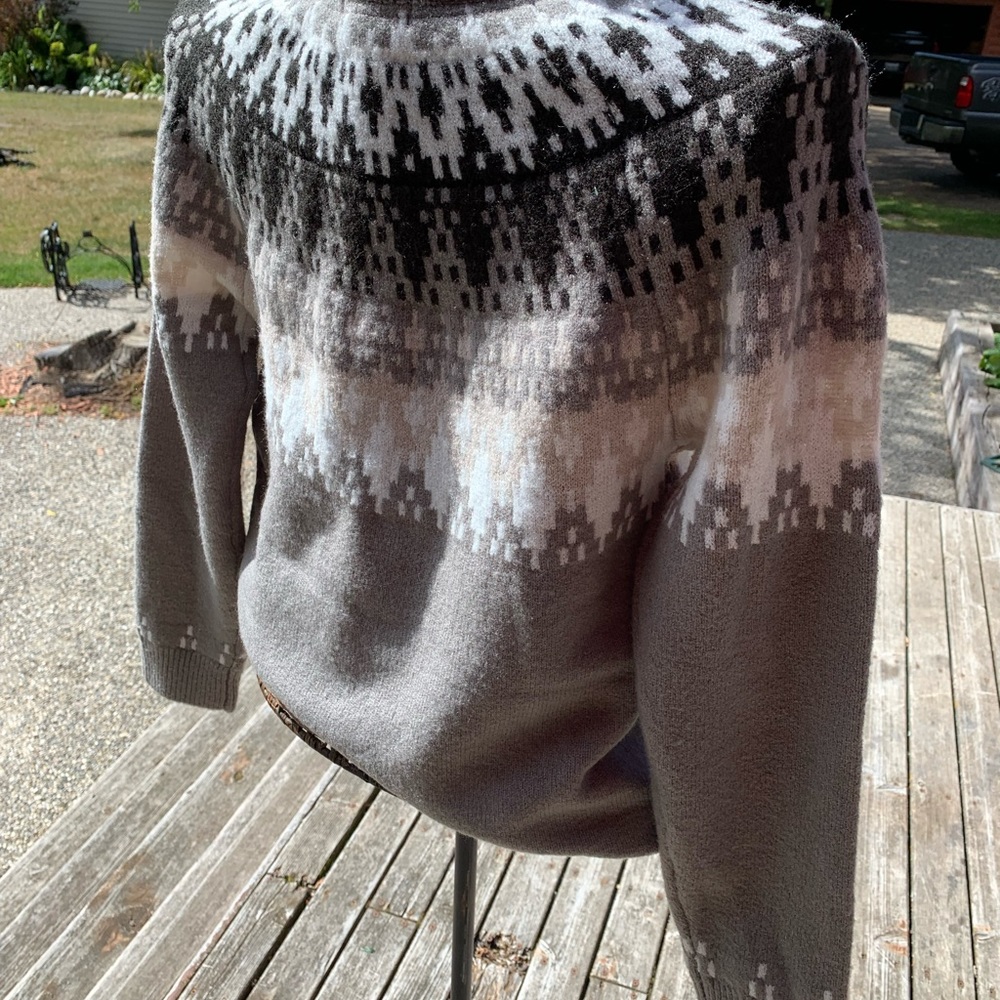 Sweater - Picture 3 of 4